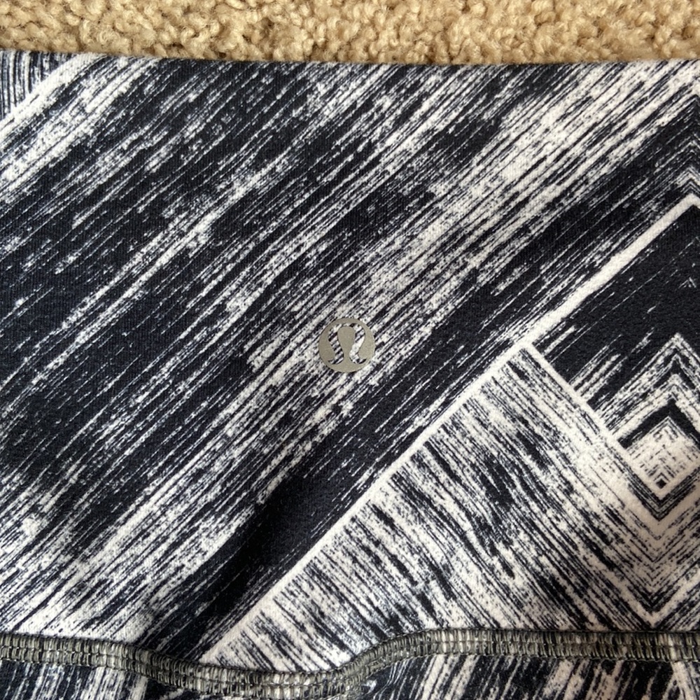 High waisted Lululemon leggings - size 6 - Picture 3 of 4